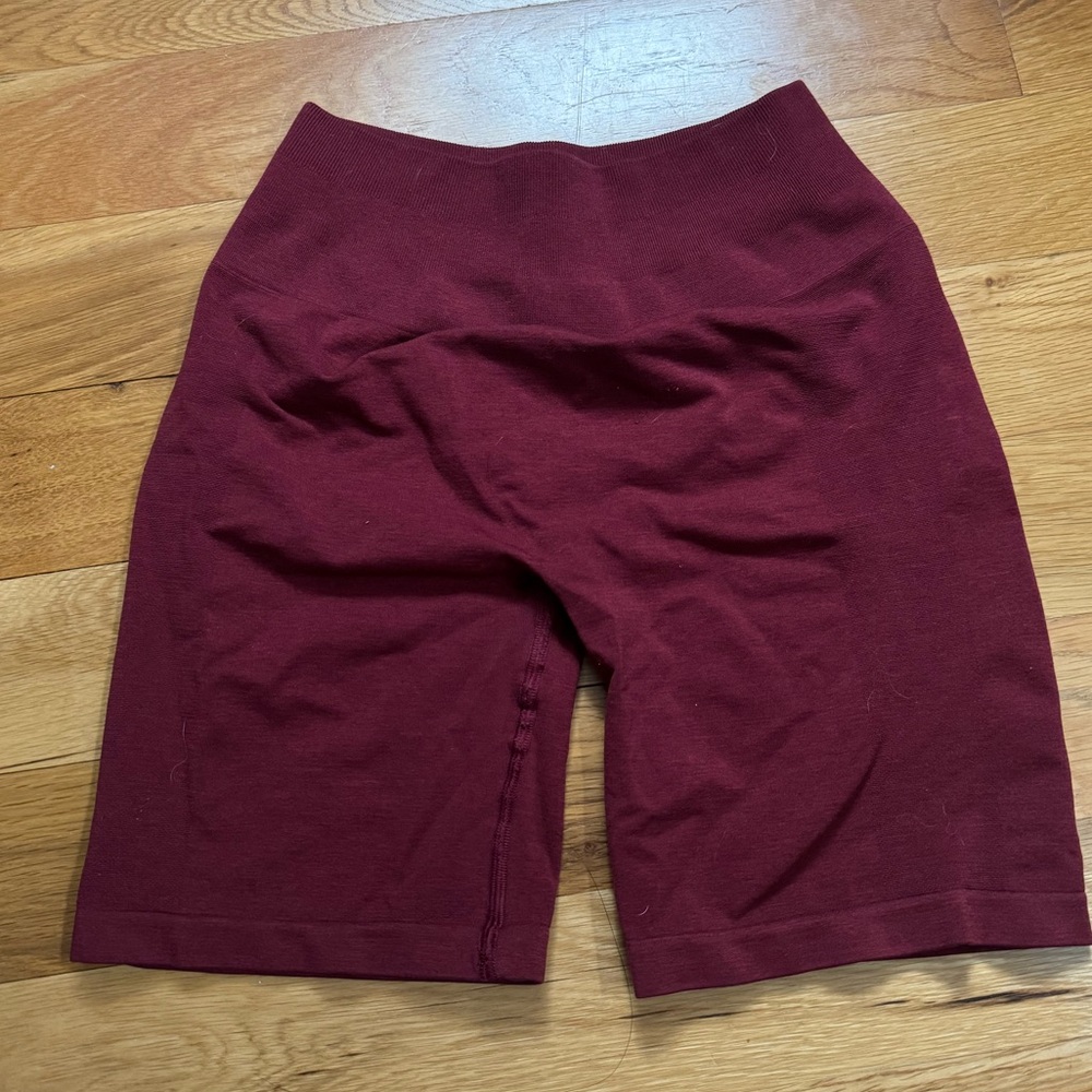 Alphalete Amplify Biker Shorts in Bordeaux